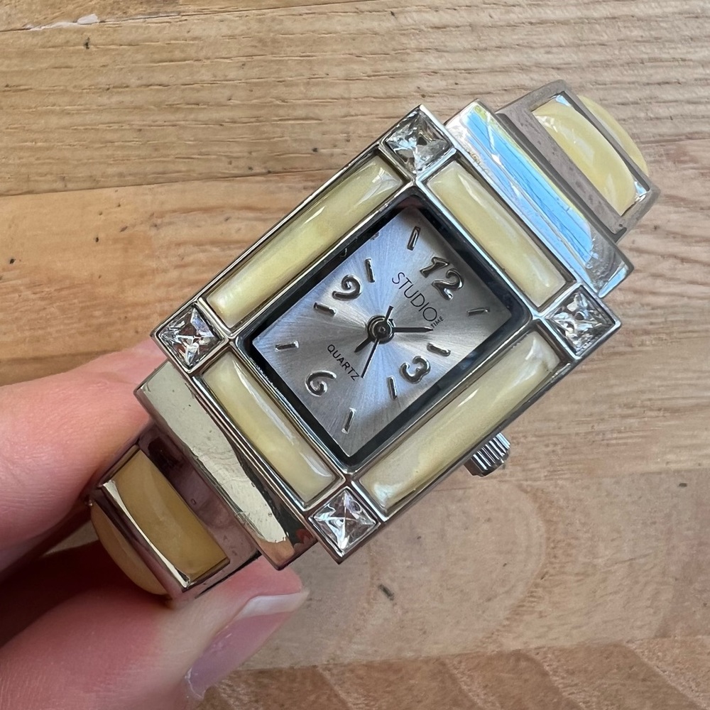 Studio time ladies hinged cuff bracelet watch NEW BATTERY
